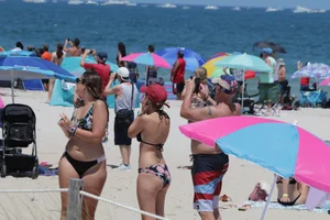 Candid Florida beach and bikini girls