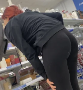 Sexy redhead baddie