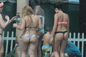 Deerfield Beach girls in bikinis