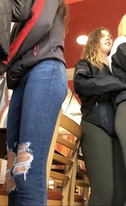 Thick white girl booty in light green Lulu leggings