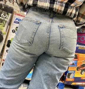 Thicc chic in baggy jeans‼️