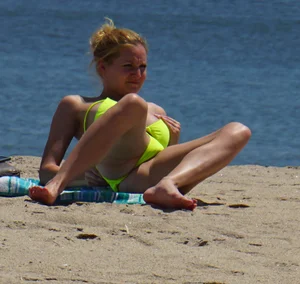 Sexy ass blonde milf on the beach in a thong with cameltoe and bending over