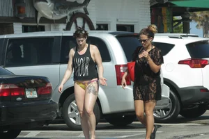 Even more hot and sexy bikini babes in Florida