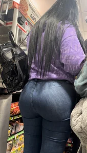 Big tight cheeks latina (OC)