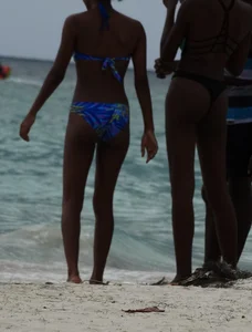 Candid black family, milf and teens on the beach in bikinis