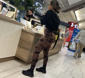 Fit Latina shopping (oc)