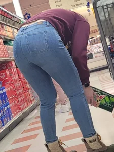Nice ass in jeans at grocery store