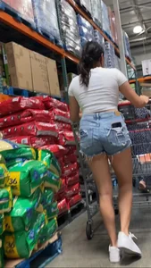 2 petite latinas in shorts+vid