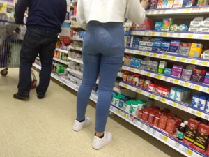 Big booty redhead shopping in tight jeans