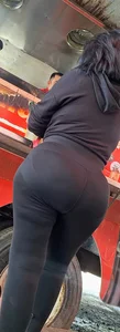 Mature MILF BBL big butt in black leggings [oc]