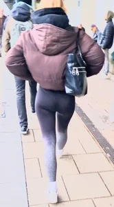 Small ass in black gymshark in the wild