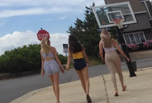 Couple teens walking in shorts and leggings