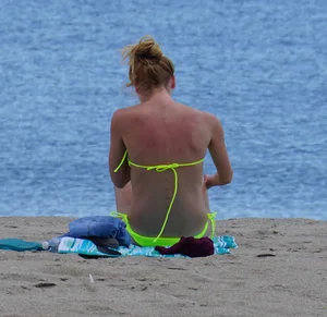 Sexy ass blonde milf on the beach in a thong with cameltoe and bending over