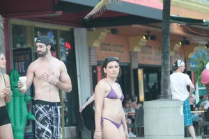 Even more hot and sexy bikini babes in Florida