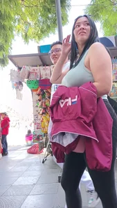 Mexicana con grandes tetas en Leggings negros