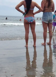 Candid babes in bikinis