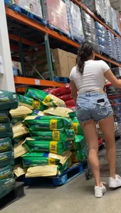 2 petite latinas in shorts+vid