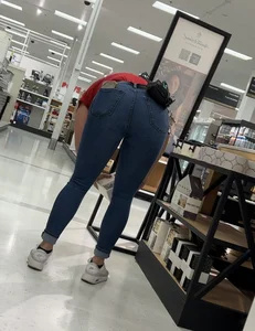 Milfy target worker bending over