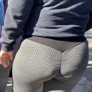 Booty runs in the family! ( 3 Generations of ass!)