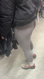 (OC) Grey leggings babe shopping