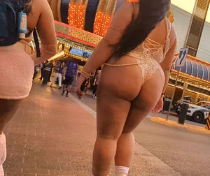 OMG big booty in thong
