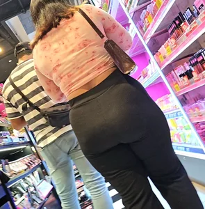 Hot chubby asian chick with a cake   (OC)
