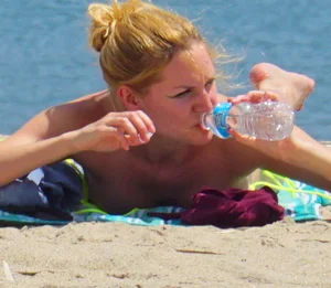 Sexy ass blonde milf on the beach in a thong with cameltoe and bending over