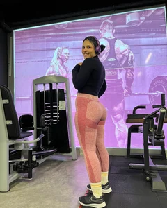 Nice Girl in Pink Yoga Pants