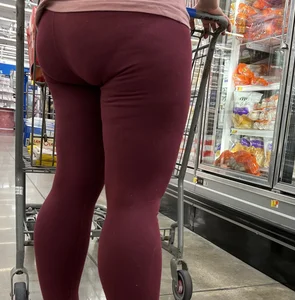 Pawg milf with red leggings
