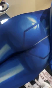 REALLY TIGHT blonde babe in samus cosplay!