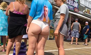 BEAUTIFUL AND SEXY ASS (NOT OC)
