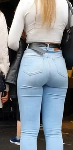Blonde in skintight jeans