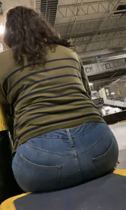 Teen supervisor at work: wide hips and a DUMPTRUCK ass