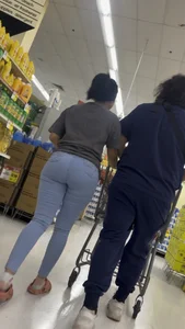 Juicy🍑 latina in tight jeans