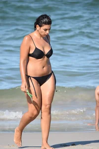 Thick mature brunette bikini lady on the beach with a nice body