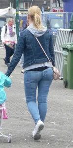 Blonde candid milf wearing tight jeans street creepshot
