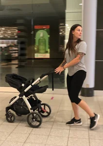 MILF in red leggings bends for the camera