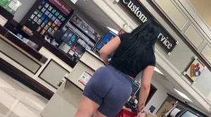 Fit Raven-haired Pawg Wants a Wedge