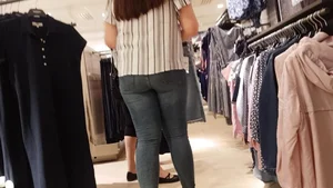 Thick girl shopping in tight jeans with a decent ass