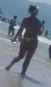 Big booty white chick in a yellow thong at the beach