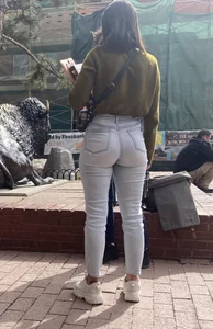 Asian Bubble Butt in Jeans