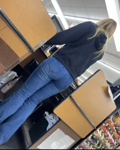 Hot little cashier