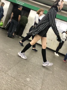 Very cute subway candid teen wearing knee socks