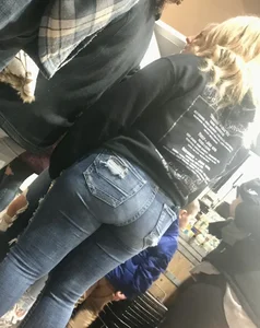 Two hot butts in TIGHT jeans