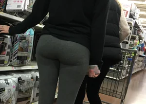Walmart teen shopping with mom in grey leggings showing her nice tight ass