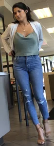 Big Latina bubble booty in tight jeans
