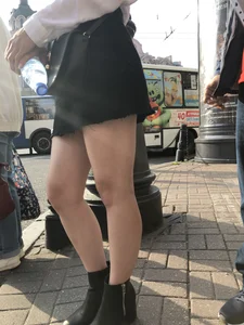 Awesome candid chick wearing a blouse and a skirt crossing the street on high heels, showing a little cheek