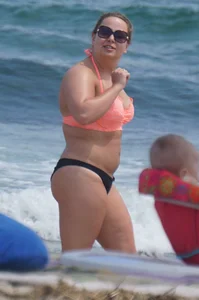Thick and sexy bikini babe in black and peach bikini outfit