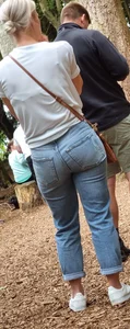 Nice milf ass in jeans