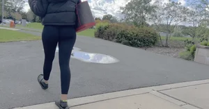 Jiggly ass Latina in leggings